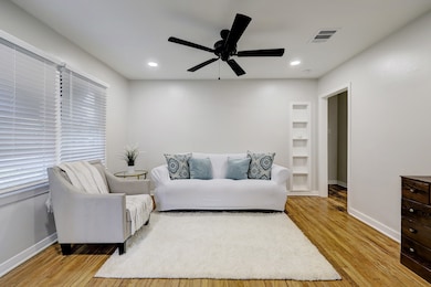 711 Wilken St, Houston, TX 77008 - photo 4