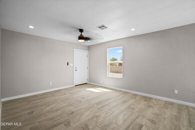 11721 Valle Del Paseo Dr unit C, Socorro, TX 79927 - photo 6