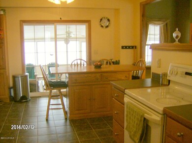 8889 Bowman Rd kitchen and dinette