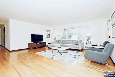 22 W Oakdene Ave unit 1 FL, Palisades Park, NJ 07650 - photo 3