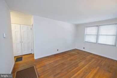 8218 Watersedge Rd, Dundalk, MD 21222 - photo 2