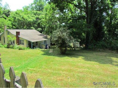 Expansive yard/garden space