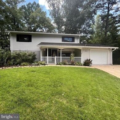 8213 Springfield Village Dr, Springfield, VA 22152 - photo 2