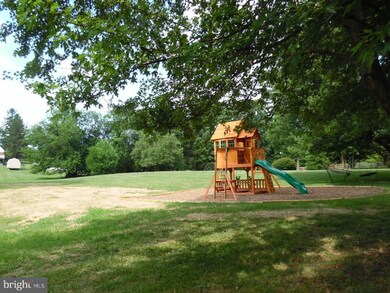 1135 Marthas Ct E, Knoxville, MD 21758 - photo 4