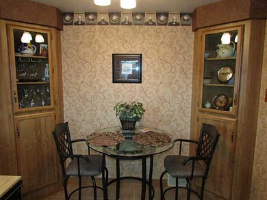 Kitchen. Eat-In Area In Kitchen!