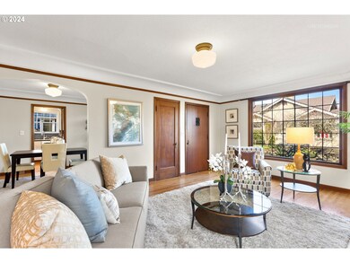 Living Room/Entrance