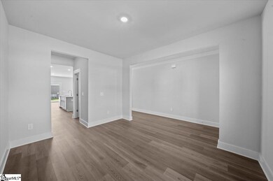 304 Roderick Ln, Greenville, SC 29605 - photo 5