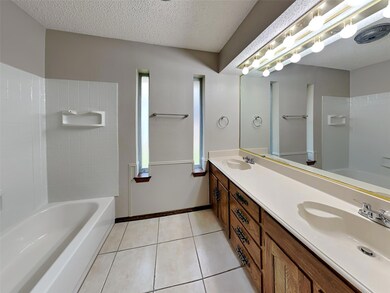 301 Circleview Dr N, Hurst, TX 76054 - photo 4