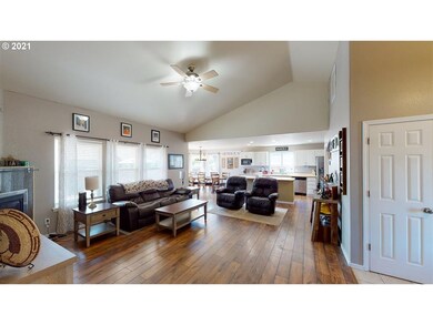 217 Cypress St, Sutherlin, OR 97479 - photo 4