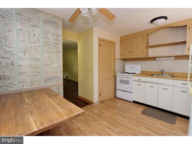 807 W 4th St, Lansdale, PA 19446 - photo 5