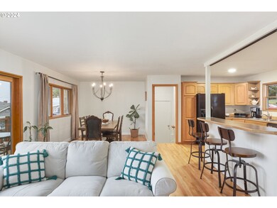 319 W 20th St, the Dalles, OR 97058 - photo 7