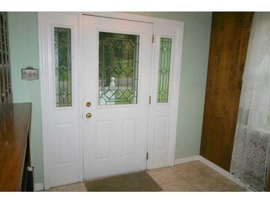 Entry/Foyer.