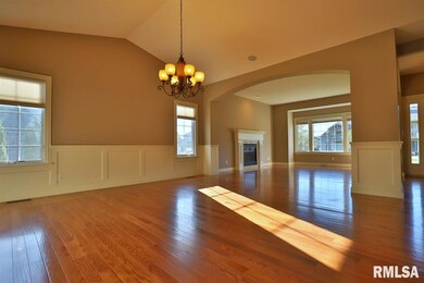 4530 N Tallgrass Ln, Peoria, IL 61615 - photo 4