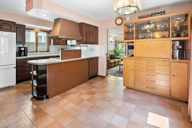 73 Mills Ave, Staten Island, NY 10305 - photo 6