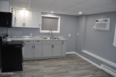 25 Lizzy Ln unit 1st floor, Waymart, PA 18472 - photo 2