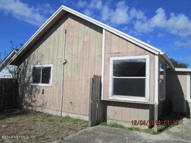 8798 Townsquare Ct, Jacksonville, FL 32216 - photo 4