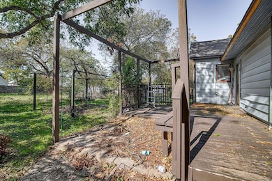 735 N Robinson St, Cleburne, TX 76031 - photo 6