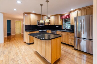 109 Heather Cir, Auburn, NH 03032 - photo 4