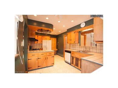 Fully applianced kitchen with ample cabinet storag