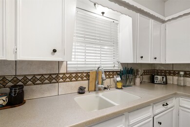 4205 Lariat Dr, Baytown, TX 77521 - photo 4