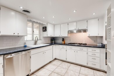 5746 N 19-003-004-Kitchen-MLS_Size