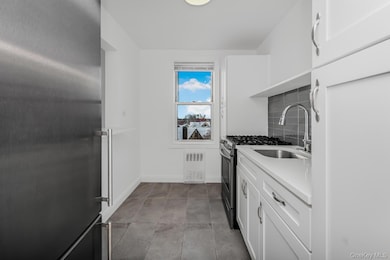 4320 van Cortlandt Park E unit 5A, Bronx, NY 10470 - photo 6