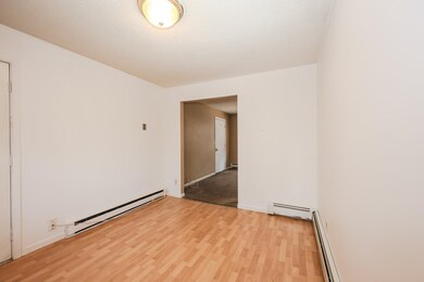 811 Mammoth Rd unit C, Manchester, NH 03104 - photo 5