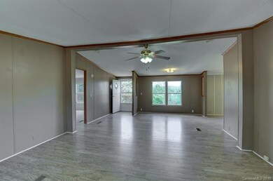947 Jackson Loop Rd, Flat Rock, NC 28731 - photo 4