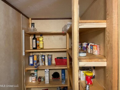 150 Pine Tree Road Pantry