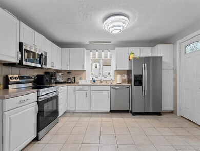 24 Botsford Ave, Milford, CT 06460 - photo 4