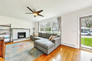 19 Roslyn Ave, Cranston, RI 02910 - photo 6