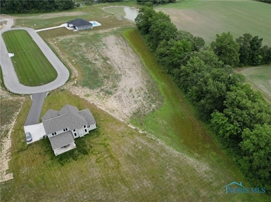 140 Coach House Loop, Bowling Green, OH 43402 - photo 3