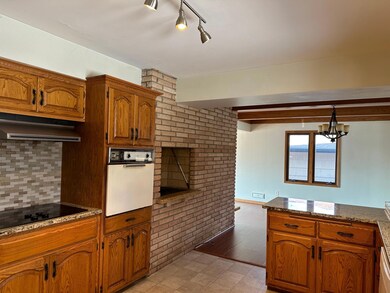 Kitchen has a separate Grill!