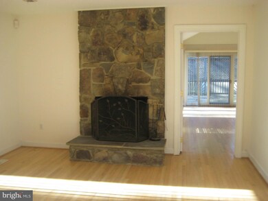 8022 Cypress Grove Ln, Cabin John, MD 20818 - photo 6