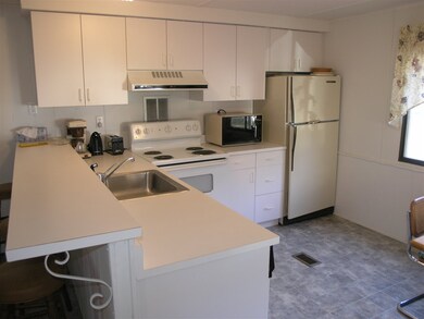 18 Boyle St, Lincoln, NH 03251 - photo 4