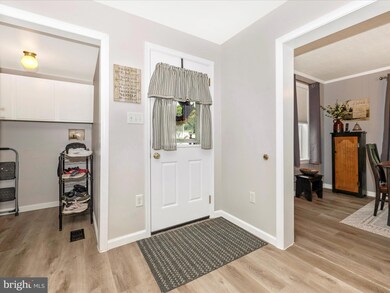 704 Knoxville Rd, Knoxville, MD 21758 - photo 3