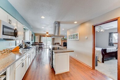 3940-66th-St-E-007