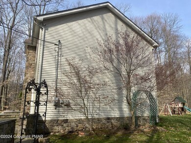 303 Shannon Dr, Long Pond, PA 18334 - photo 2