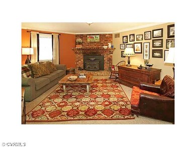Den/Family/Great Room - The family room features w