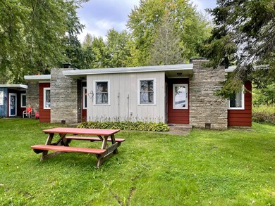 2 Cottages Available (3)