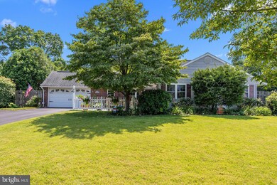 33 Sugarplum Rd, Levittown, PA 19056 - photo 2