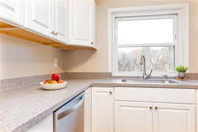 54 Dale Rd unit B, Hooksett, NH 03106 - photo 5