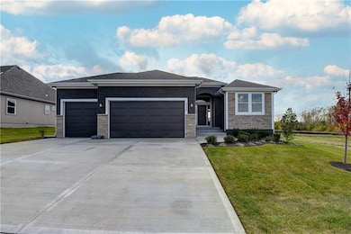 14471 Aurora Ln, Basehor, KS 66007 - photo 2