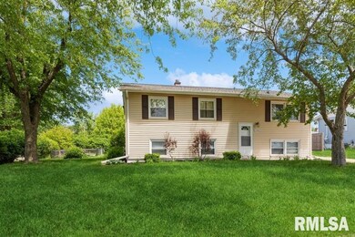 1942 W 68th St, Davenport, IA 52806 - photo 2