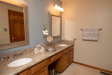 621 Windham Ln, Naperville, IL 60563 - photo 3