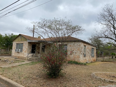 506 W Burbank St, Fredericksburg, TX 78624 - photo 4