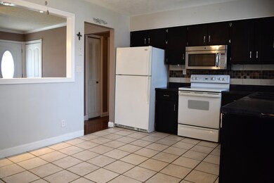 9012 Lantana Dr, Louisville, KY 40229 - photo 7