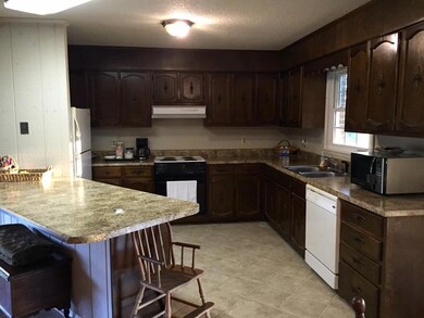 996 Bowling Alley Rd, Manchester, TN 37355 - photo 7