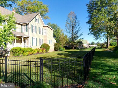 811 W Mill St, Quakertown, PA 18951 - photo 5