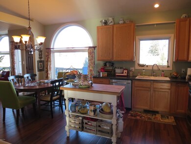 Kitchen & dining